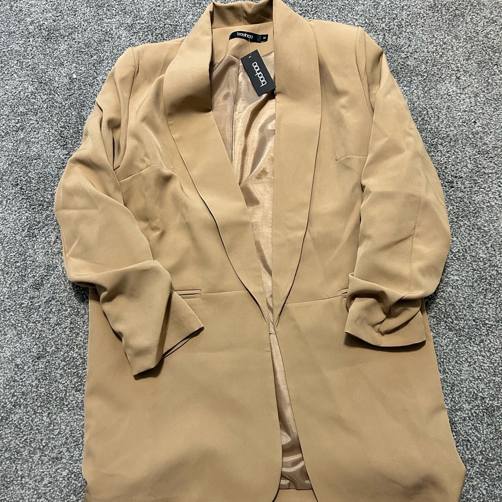 Medium tan Boohoo blazer. Brand new. Tags included.